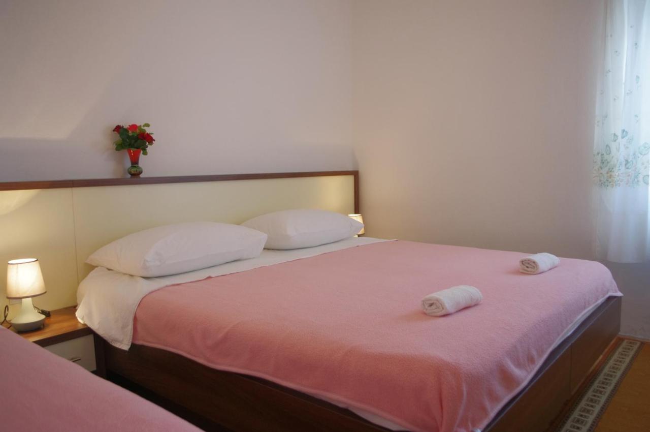 Family Friendly Seaside Apartments Vlasici, Pag - 4319 Bagian luar foto