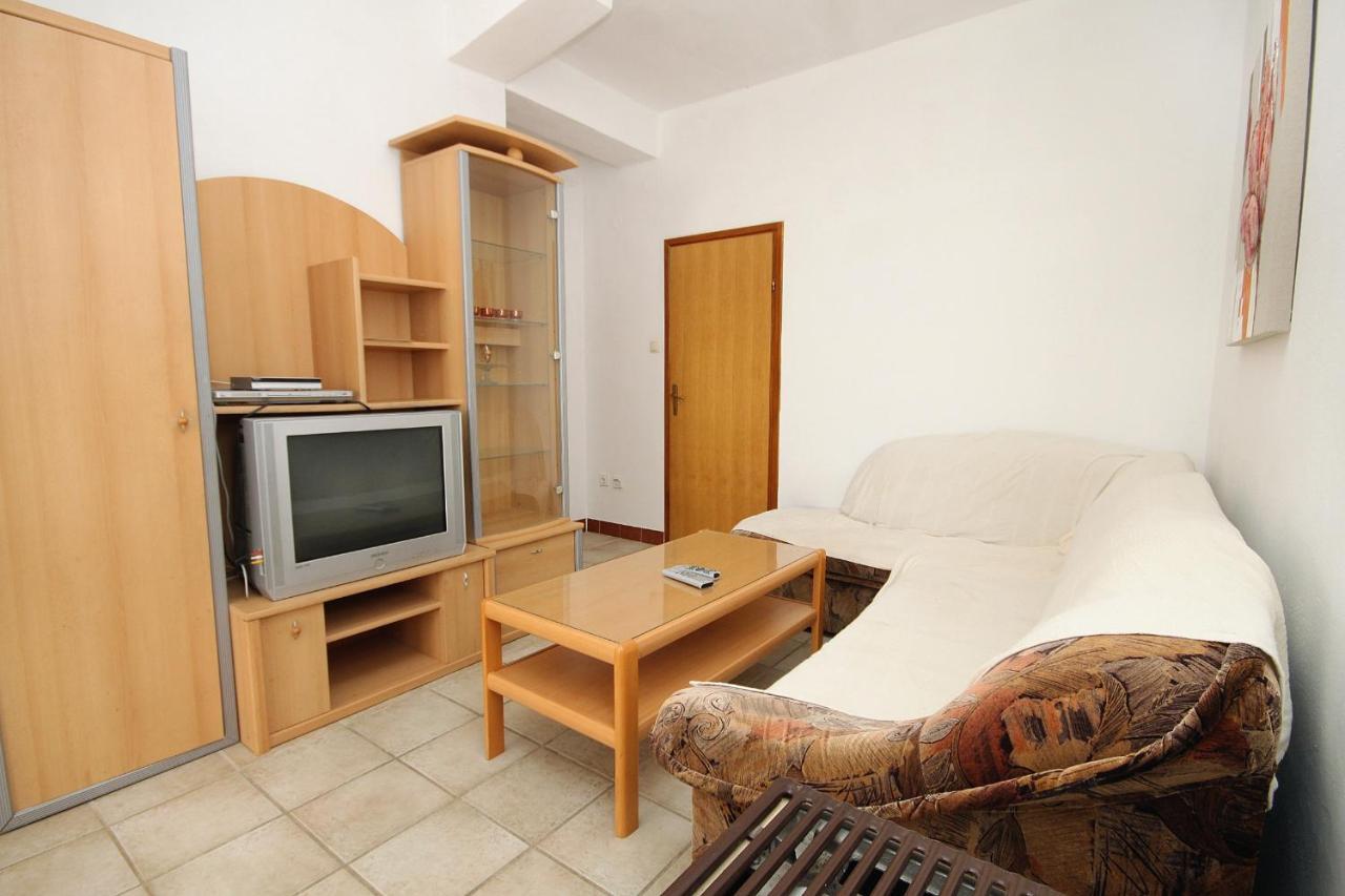 Family Friendly Seaside Apartments Vlasici, Pag - 4319 Bagian luar foto