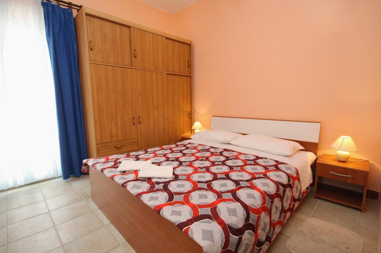 Family Friendly Seaside Apartments Vlasici, Pag - 4319 Bagian luar foto