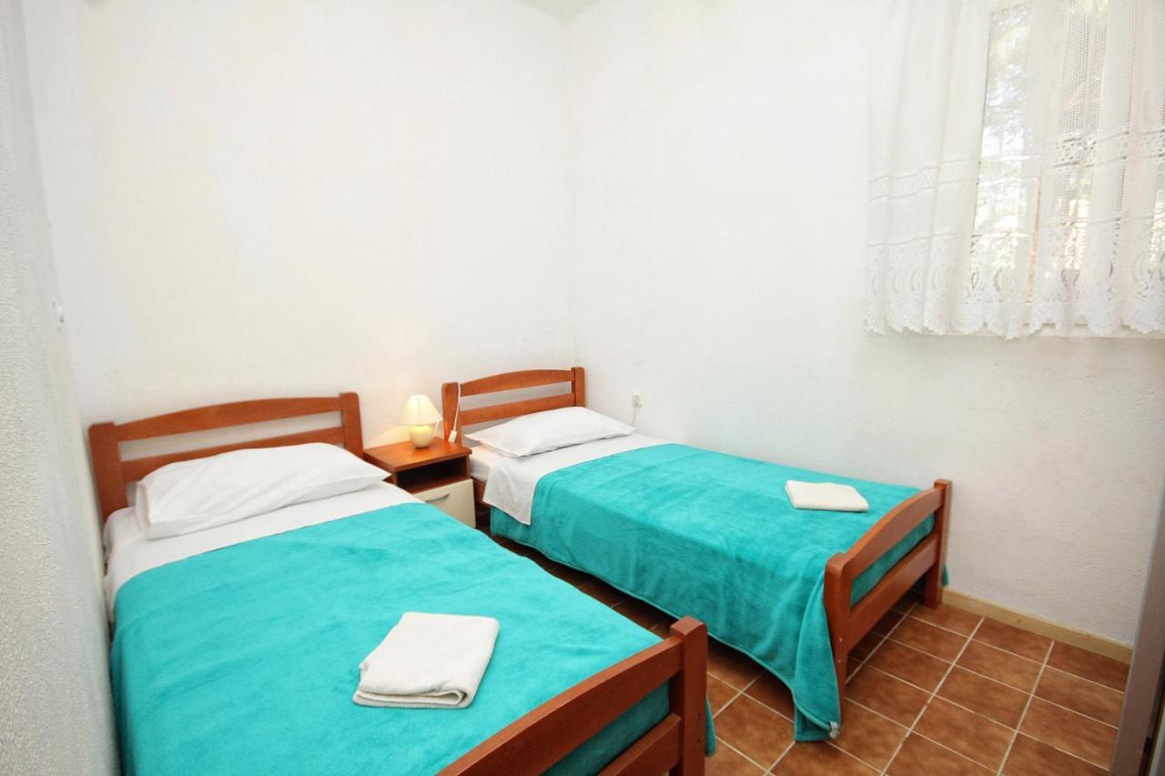 Family Friendly Seaside Apartments Vlasici, Pag - 4319 Bagian luar foto