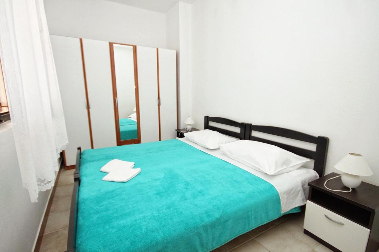 Family Friendly Seaside Apartments Vlasici, Pag - 4319 Bagian luar foto