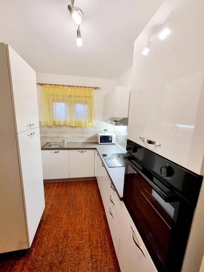 Family Friendly Seaside Apartments Vlasici, Pag - 4319 Bagian luar foto
